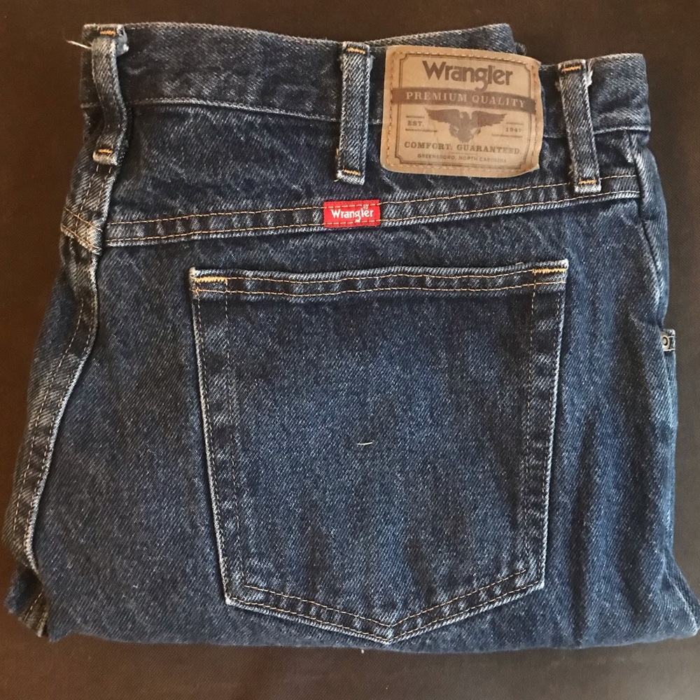 Nwot wrangler premium fit denim jeans 37x32